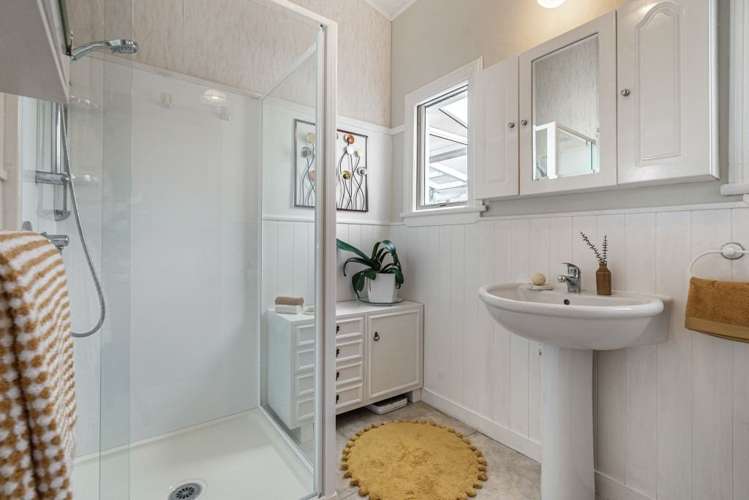 125 Vauxhall Road Narrow Neck_11