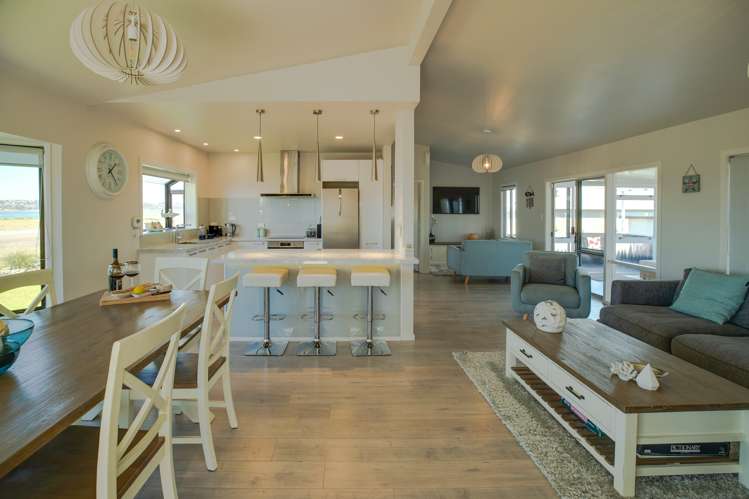 98 The Esplanade Westshore_1