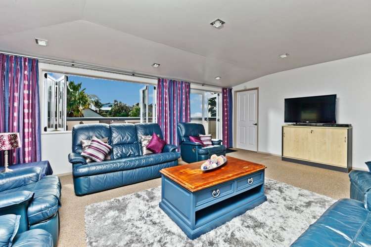 2/615 East Coast Road Browns Bay_16