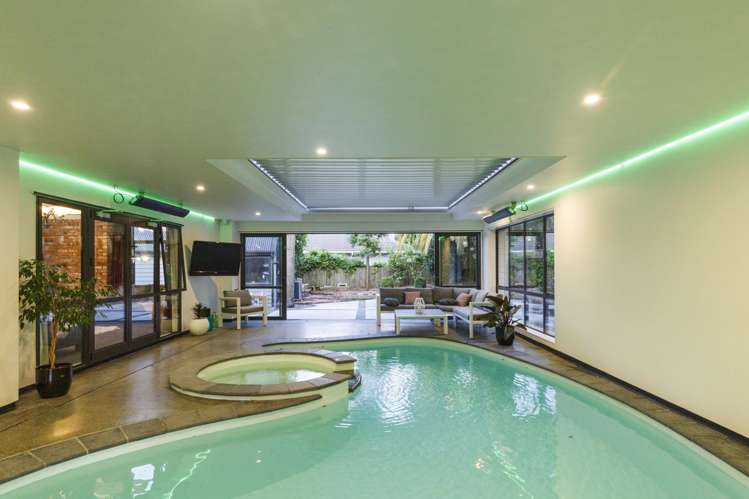 2 Huata Place West End_6