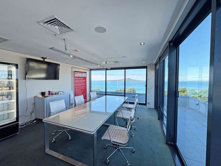 Unit 5/95 Hurstmere Road_0