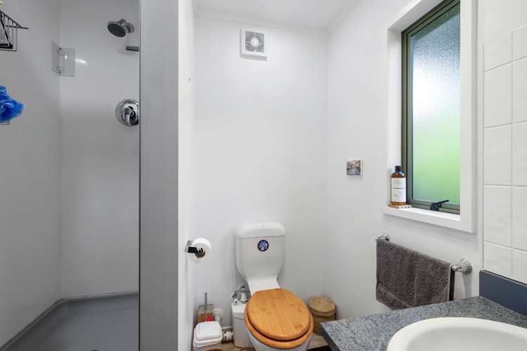 142 Seaview Road Westown_19