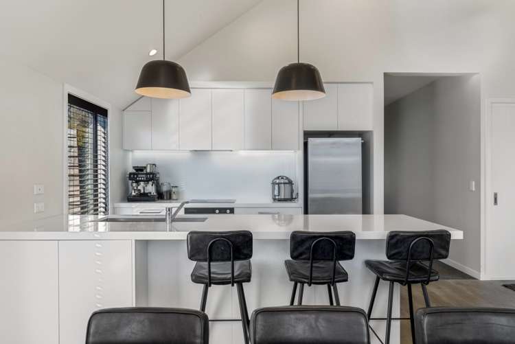 8 Falconer Rise Jacks Point_6