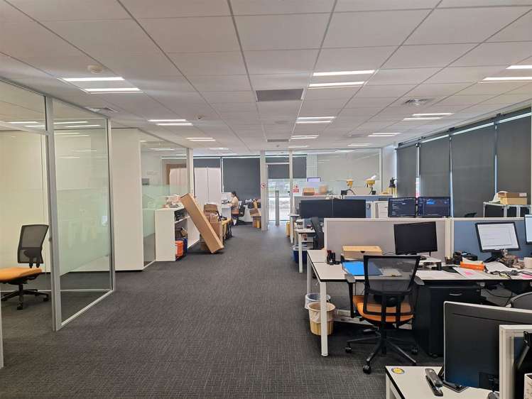 Unit 2/1 Show Place Addington_1