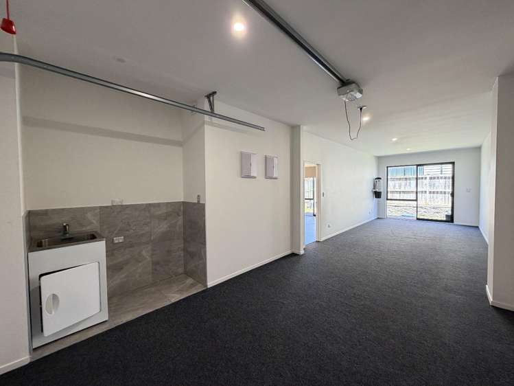 21 Eros Road 10673_14