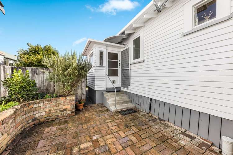 8 Invermay Avenue Mount Roskill_22