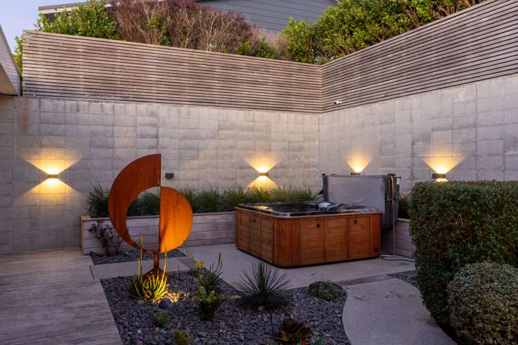 10 Seascape View Paremata_13