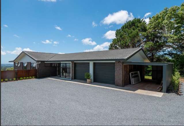 Spacious Family Home with Pool in Kerikeri
