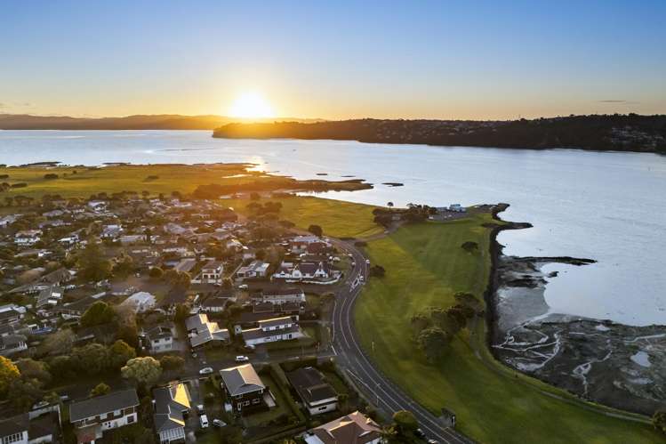 77 Kiwi Esplanade Mangere Bridge_1