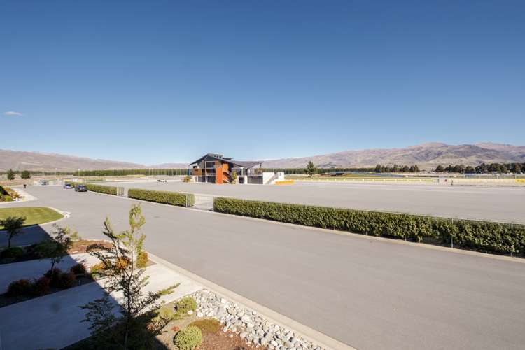 7 Pit Lane Cromwell_17