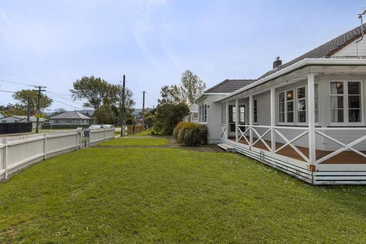 89 Waddington Drive Naenae_32