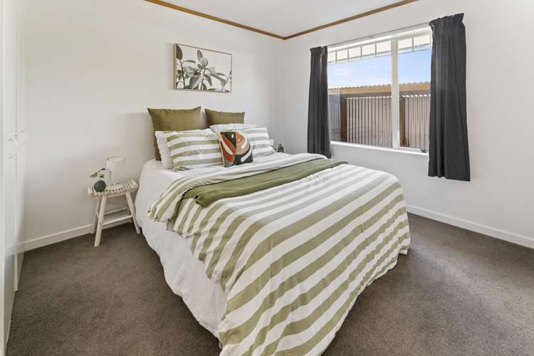 14 Vining Crescent Stoke_17