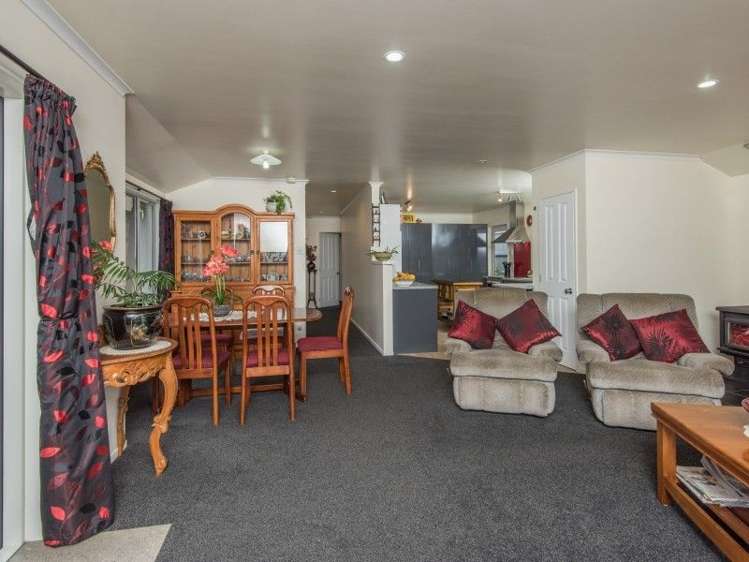 42 Lord Auckland Road Wakefield_15