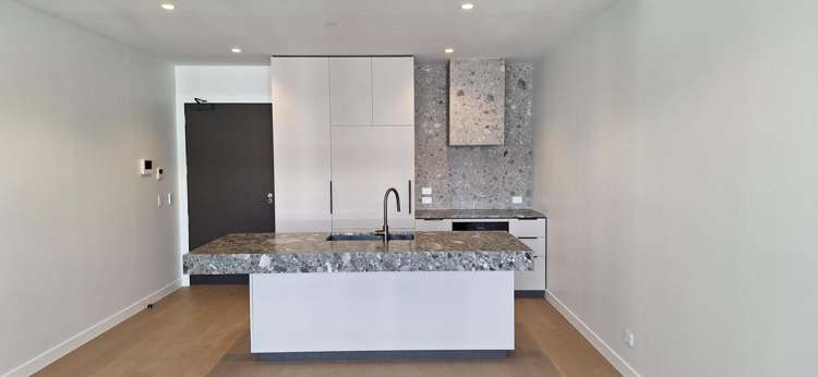 406/81 Carlton Gore Road 1734_1