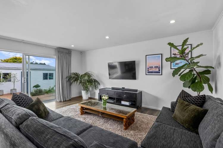 11 Brennan Avenue Te Atatu Peninsula_12