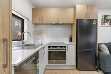 2/4 Harry Ward Place_4