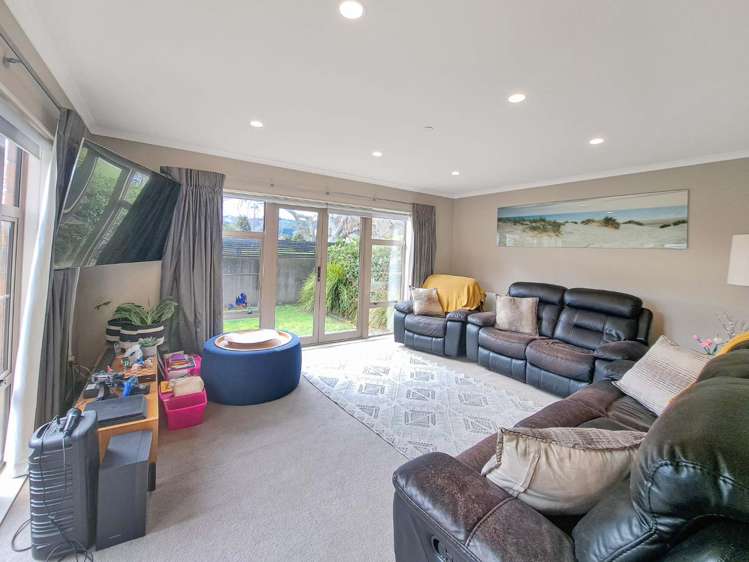 40 Evergreen Crescent 11322_2