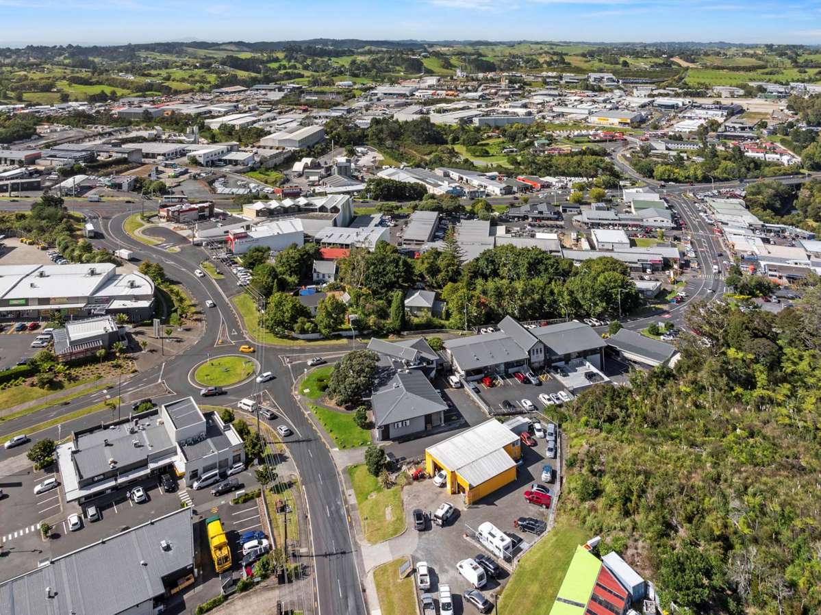 Unit 2/23 Wainui Road_4