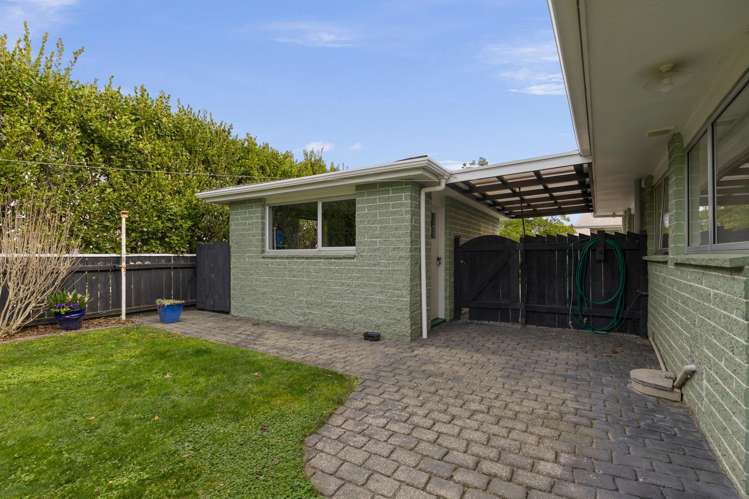 2/20 Cobham Crescent Stoke_12