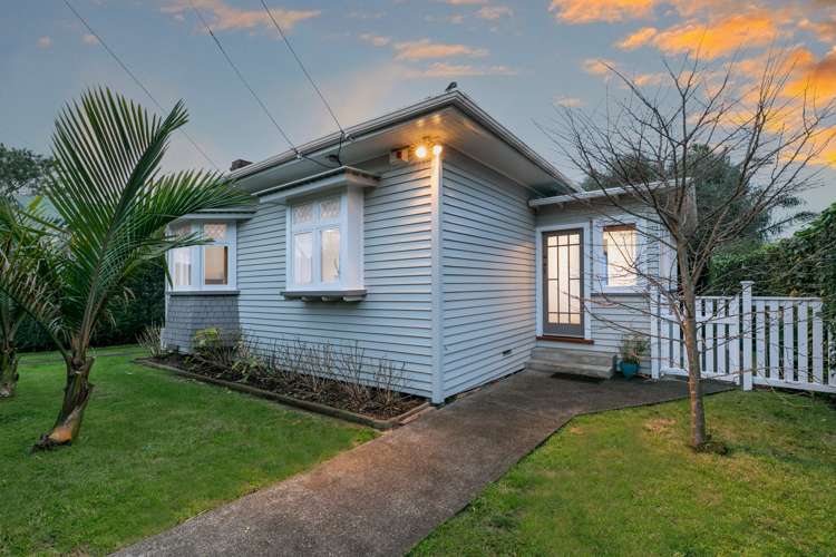 8 Challinor Crescent Mount Albert_19