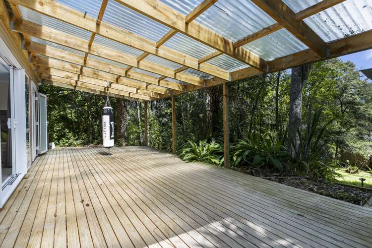 64 Woodfern Crescent Titirangi_9
