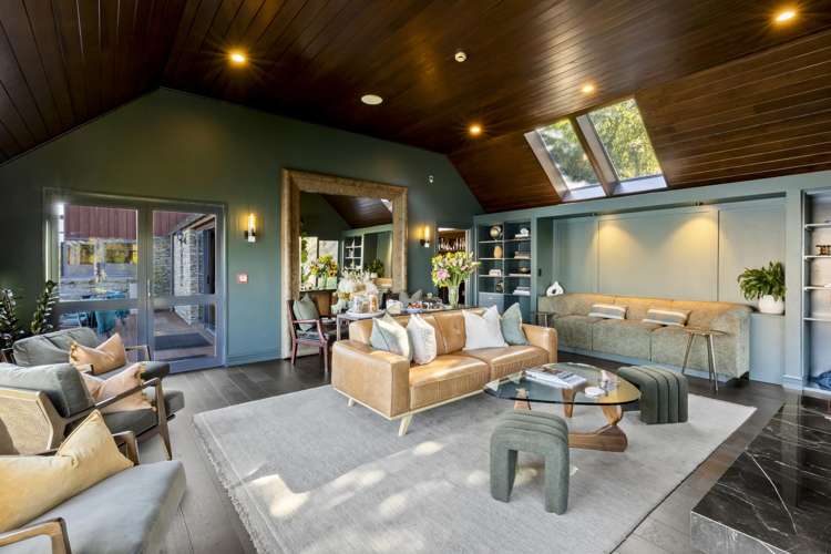 21 & 23 MacKinnon Terrace Sunshine Bay_23