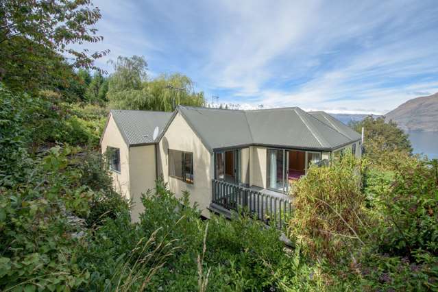 10a Cameron Place Fernhill/Sunshine Bay_1