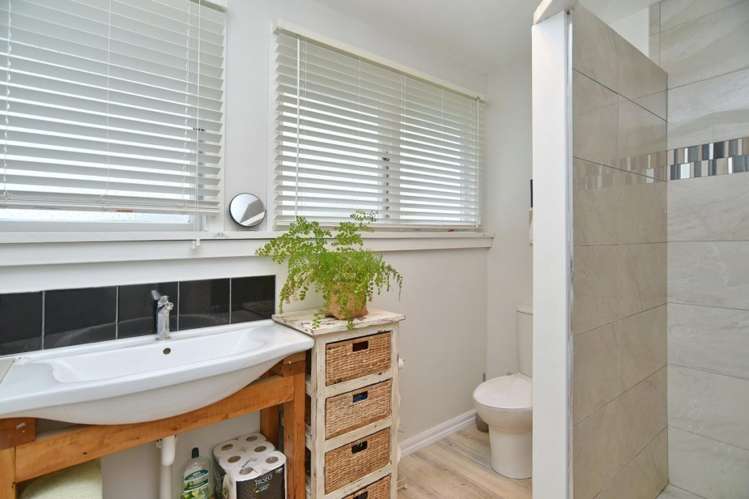 27 Kings Avenue Waikuku Beach_12