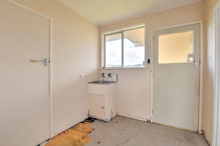 6 Dale Crescent Gore Surrounds_10