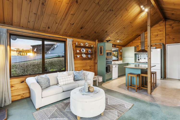 49 Charles Dickens Drive Mellons Bay_18