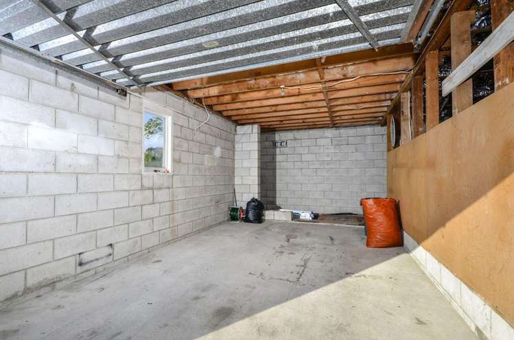 2/12 Downing Street Glenfield_10