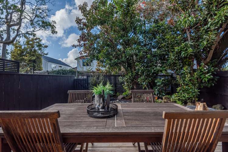 2/69a Landscape Road Mount Eden_19