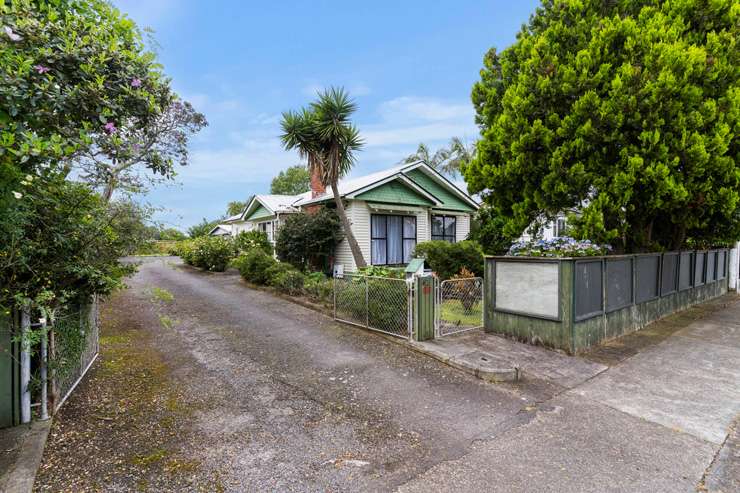 A two-bedroom home on a cross-lease section on Brooklyn Road, in the Hamilton suburb of Claudelands, was snapped up at auction. Photo / Supplied