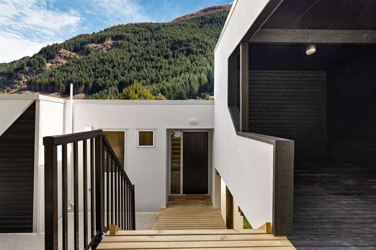 10b Mackinnon Terrace Fernhill/Sunshine Bay_24