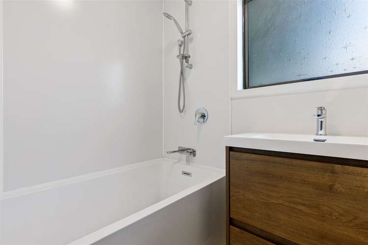 2/303 Main South Road Hornby_5