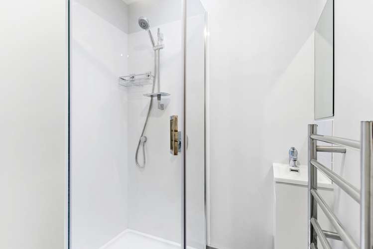 2/42 Raleigh Road Northcote_12