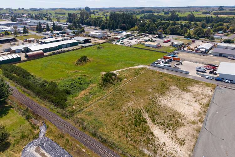 10-16, 18 Huttloc Drive Tokoroa_4