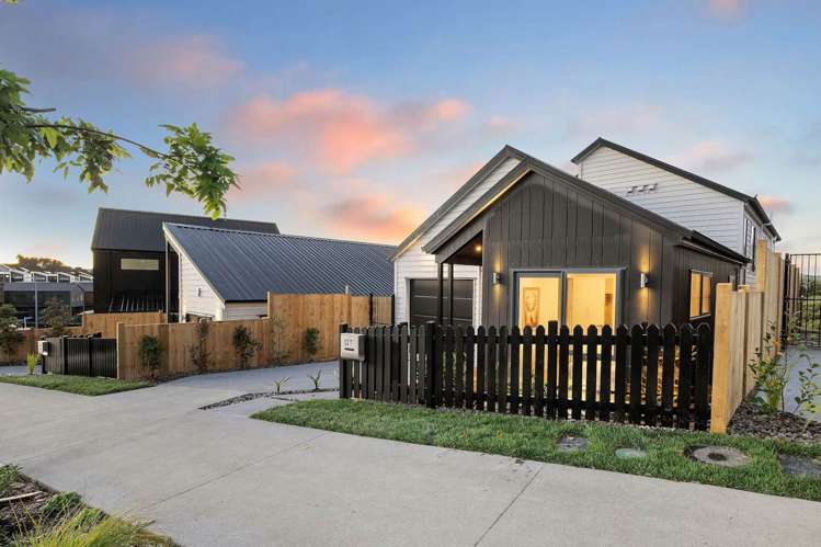 27 Aquamarine Avenue Wainui_4