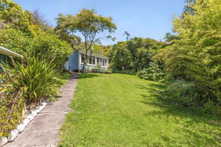 6 Airlie Street Glenduan_13