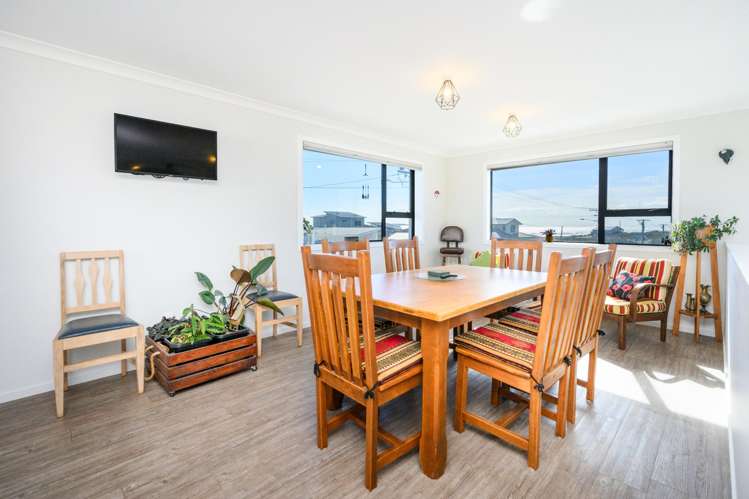 17 Marine Parade Foxton Beach_10