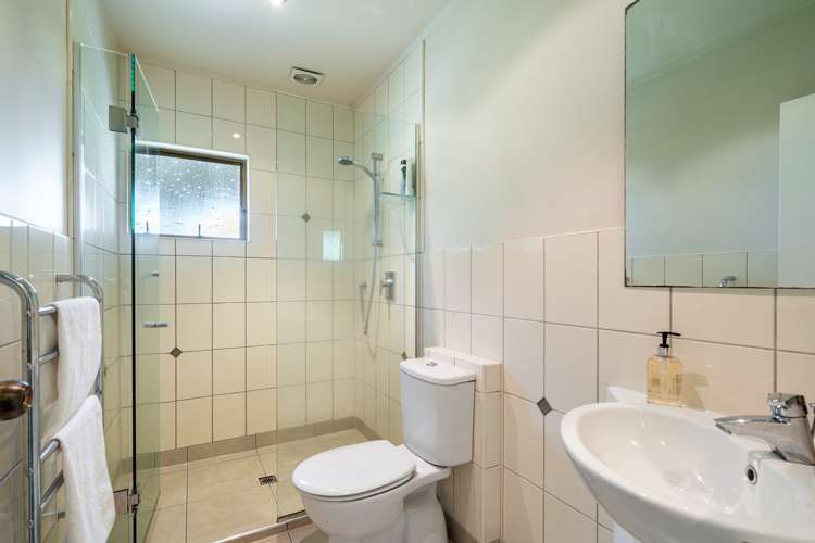 20 Robin Lane Browns Bay_24