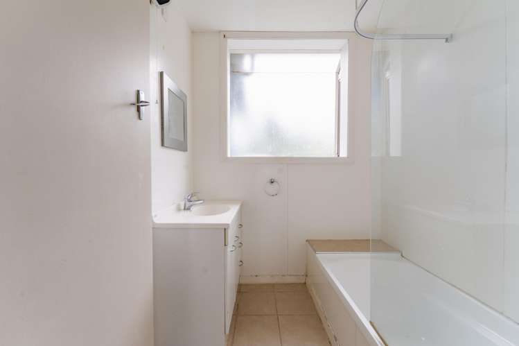 6 Thomson Street Lookout Point_11