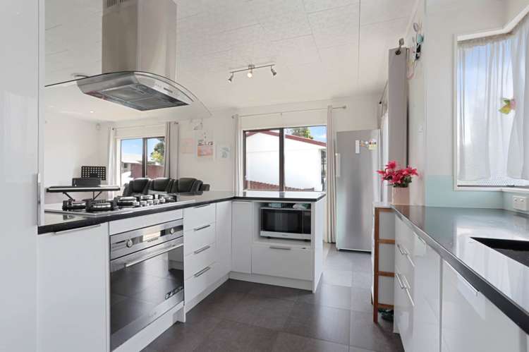 37 Meadowvale Rise Titirangi_8