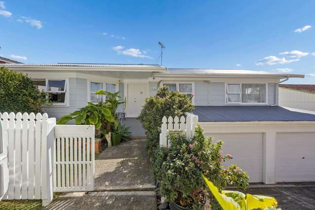 Marlborough Avenue Gold - Owners Leaving Auckland