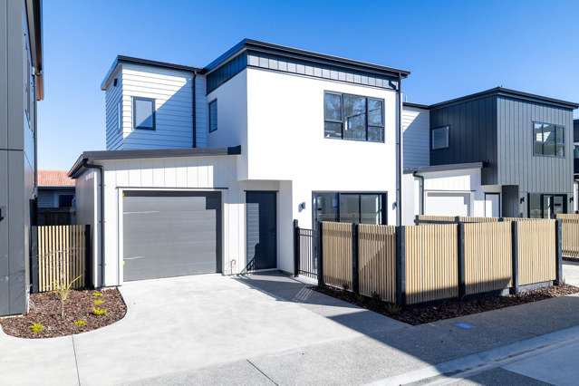 Newly Completed Parkside Living - 0% Deposit!