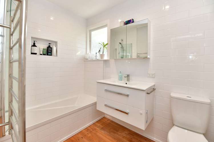 61 Gledstane Road Stanmore Bay_18