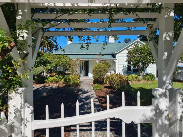 ‘FOUR OAKS’ VILLA