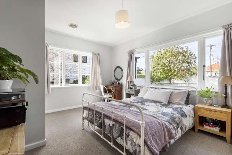 16 Achilles Crescent Narrow Neck_13