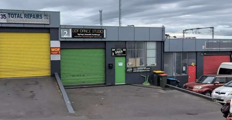 2/35C Salesyard Road_0