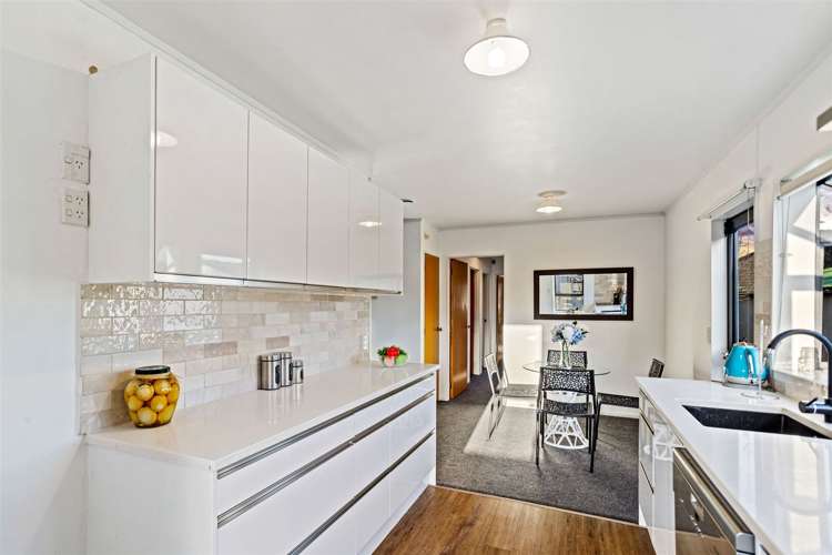 2/14 Queen Mary Avenue New Lynn_7